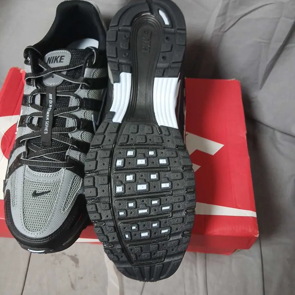 NIKE P-6000 TRAINERS – GREY/BLACK, UK 11 