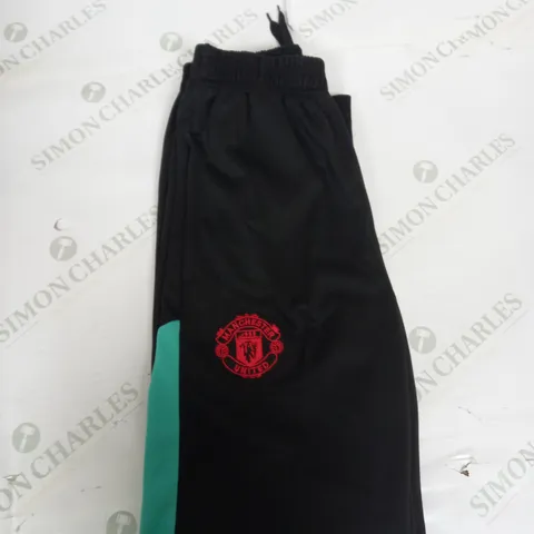 MANCHESTER UNITED FC TRAINING TROUSERS SIZE 16
