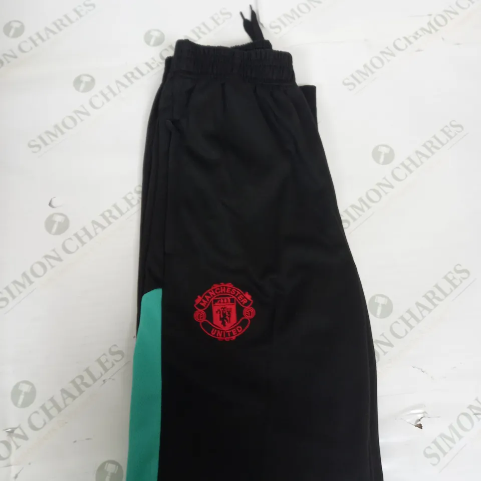 MANCHESTER UNITED FC TRAINING TROUSERS SIZE 16