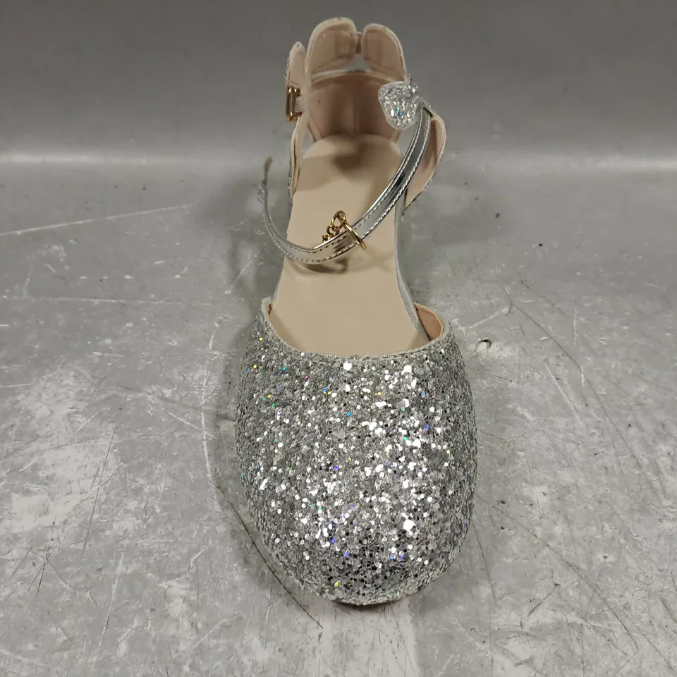 BOXED PAIR OF UNBRANDED WOMEN'S LOW HEEL SHOES IN SILVER GLITTER ASIAN SIZE 235