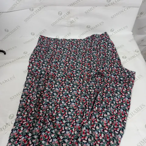 IZABEL LONDON FLORAL PATTERN SKIRT SIZE 18