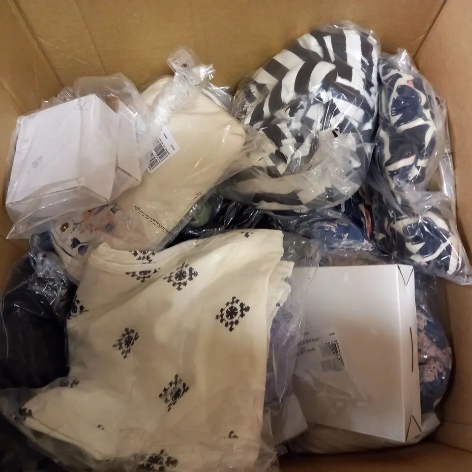 APPROXIMATELY 10 ASSORTED ITEMS TO INCLUDE JUMPERS, GILETS, LASER LEVEL, ETC