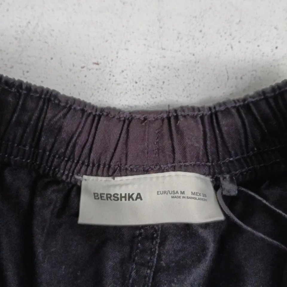 BERSHKA SHORTS – BLACK, SIZE M (EU/USA)