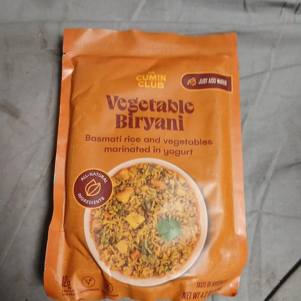 APPROXIMATELY 10 ASSORTED FOOD ITEMS INCLUDING EARL GREY LAVENDER TEA , VEGETABLE BIRYANI RICE AND LOUISANA LINGUINE RECIPE KIT