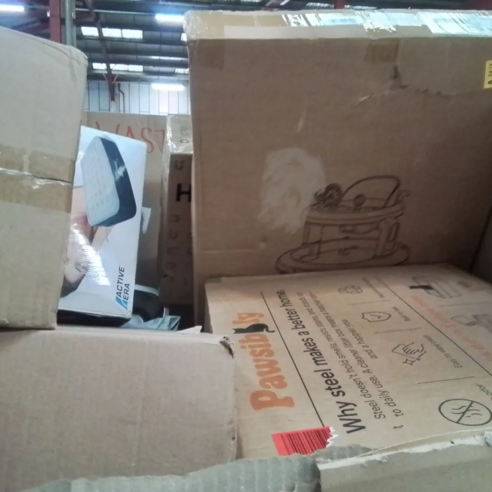 PALLET OF ASSORTED HOUSEHOLD GOODS AND PRODUCTS TO INCLUDE;CAT LITTER TRAY,INFLATABLE BED,BABY SEAT