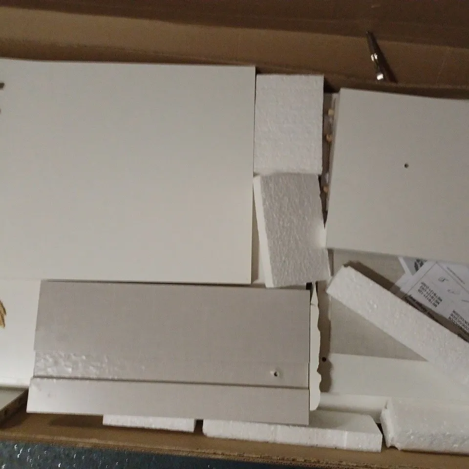 BOXED NEW METRO DESK - WHITE  RRP £118