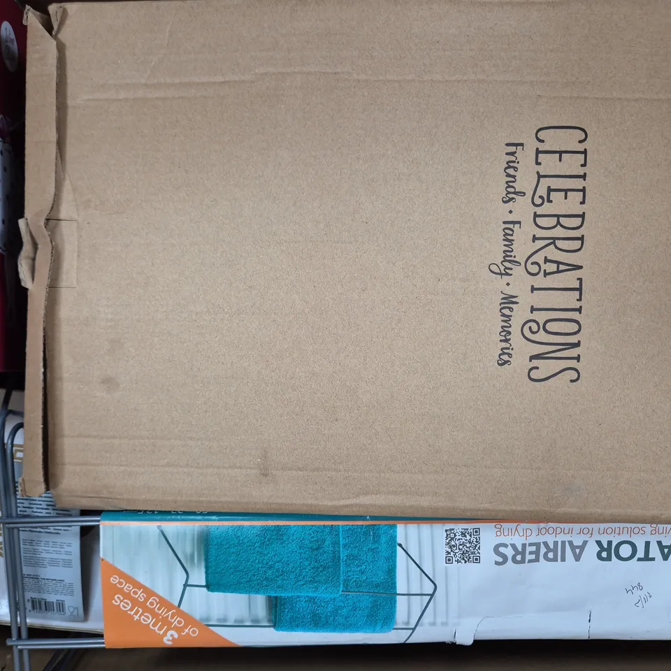 BOX OF APPROXIMATELY 10 ASSORTED HOUSEHOLD ITEMS TO INCLUDE SUPER NEON RACKET SET, ETC - COLLECTION ONLY