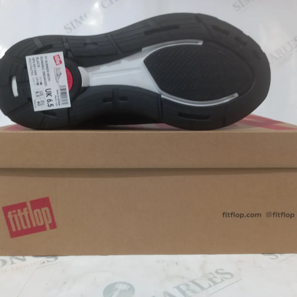 BOXED PAIR OF FITFLOP RUNNER MESH SHOES IN BLACK UK SIZE 6.5