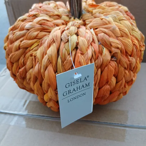 FOUR GISELA GRAHAM LONDON RAFFIA PUMPKIN ORNAMENT – ORANGE