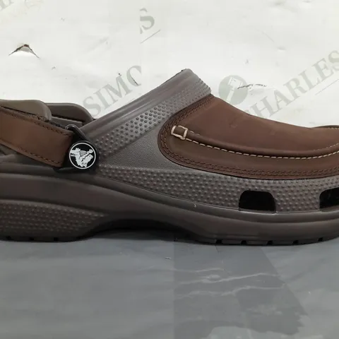 PAIR OF CROCS VISTA II CLOGS IN BROWN UK SIZE 9