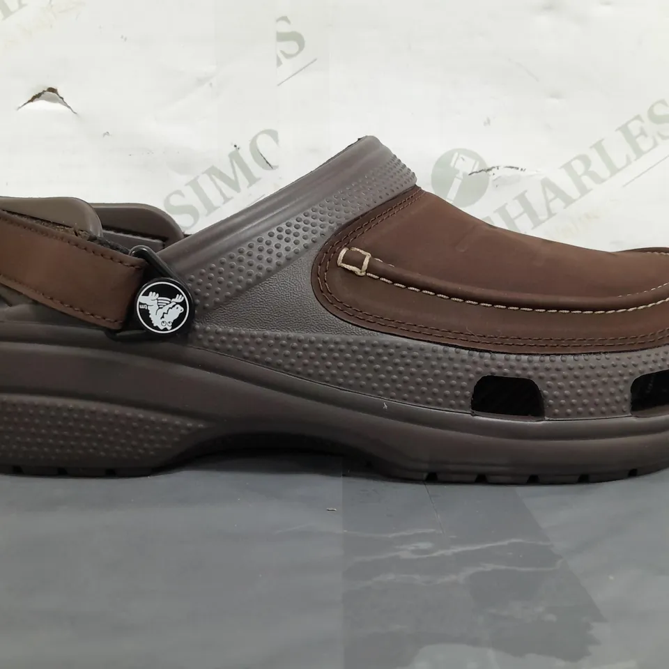 PAIR OF CROCS VISTA II CLOGS IN BROWN UK SIZE 9