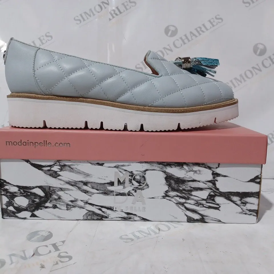 BOXED PAIR OF MODA IN PELLE ETEENA QUILTED LEATHER LOAFERS IN LIGHT BLUE SIZE 7