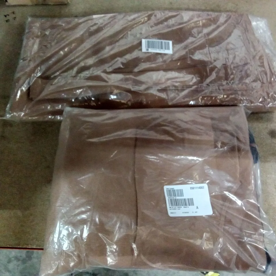 BOX OF 14 BADGLEY MISCHKA PONCHO BLACK/CAMEL HEATHER SIZE LARGE