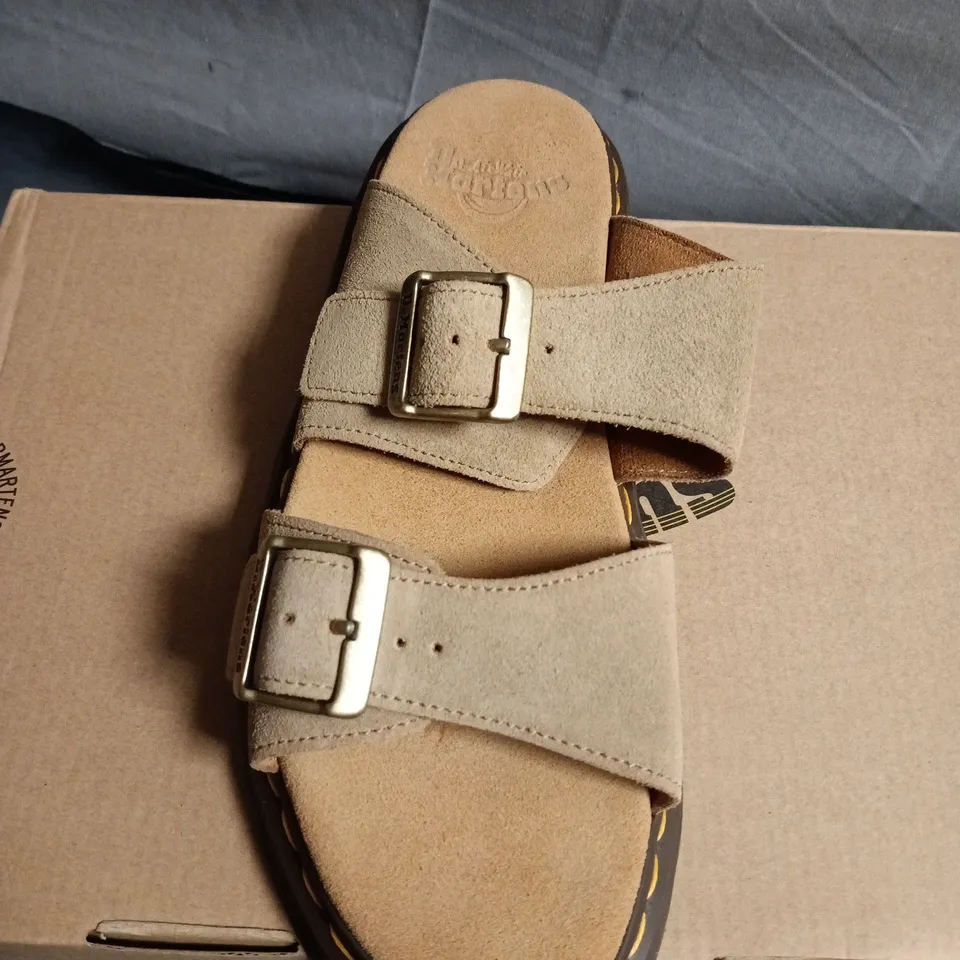 BOXED PAIR OF DR. MARTENS SHORE SANDALS – SAVANNAH TAN, UK 8 (EU 42)
