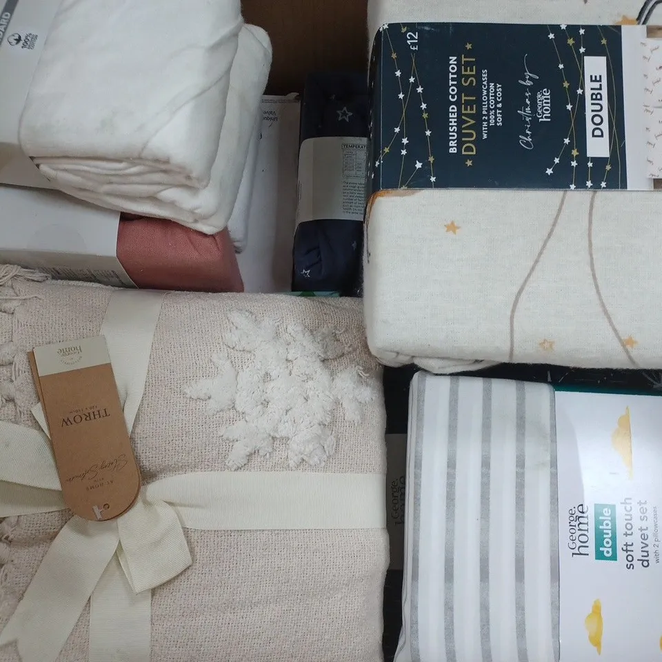 BOX OF APPROXIMATELY 15 ASSORTED HOUSEHOLD ITEMS TO INCLUDE SOFT TOUCH DOUBLE DUVET SET, SUPER KING WAFFLE DUVET SET, ETC - COLLECTION ONLY