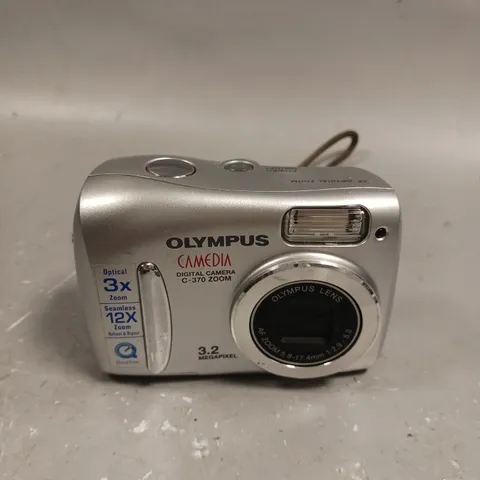 OLYMPUS CAMEDIA C-370 DIGITAL CAMERA