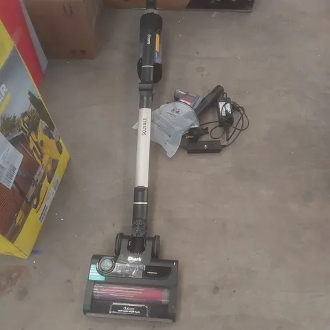 SHARK STRATOS VACUUM CLEANER