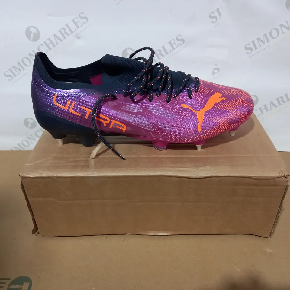 BOXED PAIR OF PUMA FOOTBALL BOOTS SIZE 10.5
