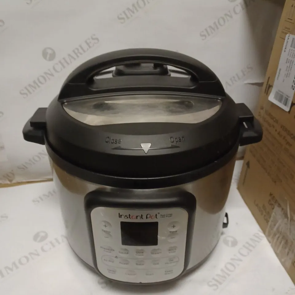 NILFISK BUDDY LL 12 UK WET AND DRY VACUUM CLEANER 