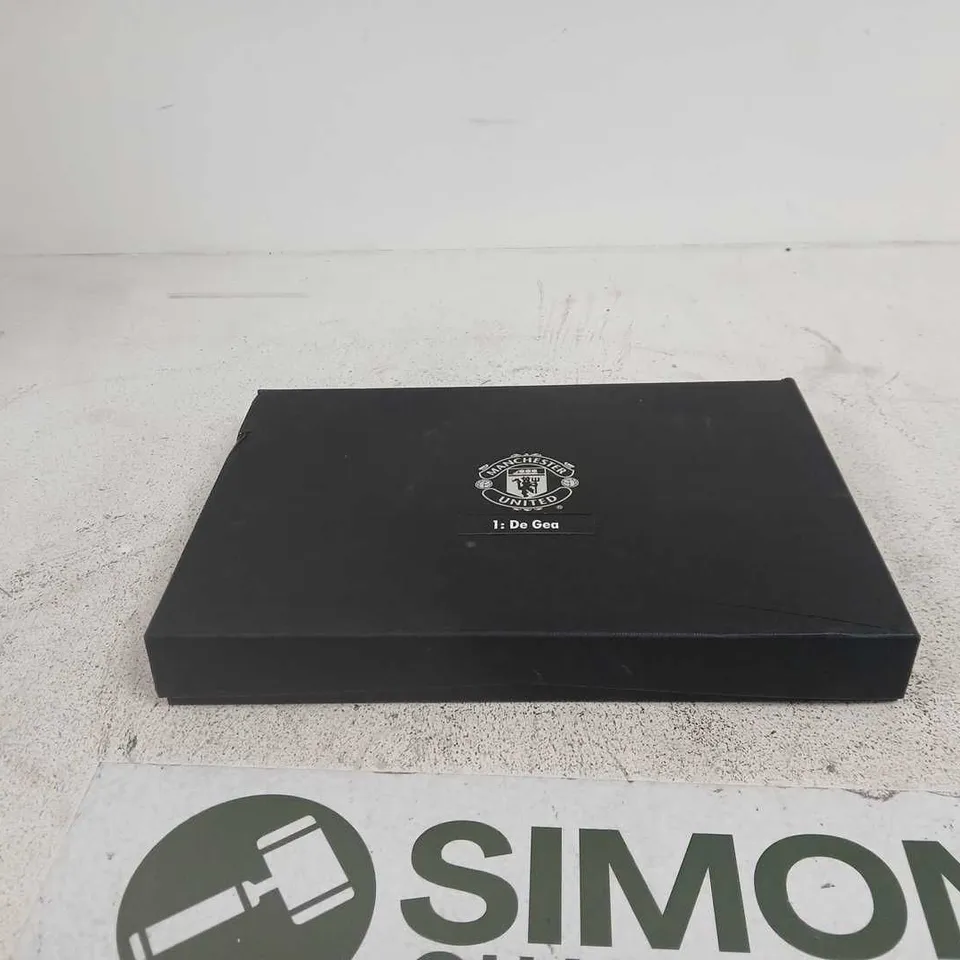 MANCHESTER UNITED DAVID DE GEA SIGNED FOOTBALL SHIRT WITH CERTIFICATE OF AUTHENTICITY IN BOX