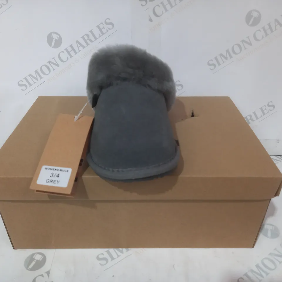 BOXED PAIR OF FENLAND WOMEN'S MULES IN GREY SIZE 3/4