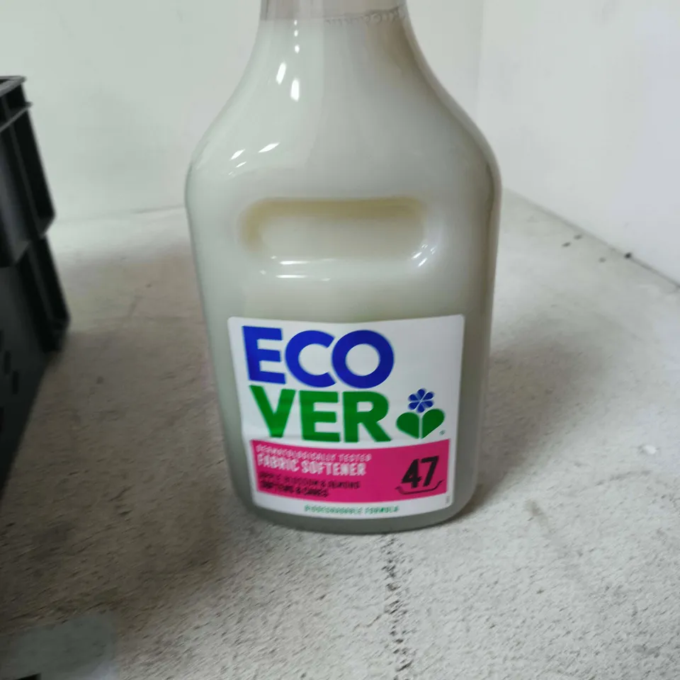 TOTE OF APPROXIMATELY 15 ASSORTED LIQUIDS TO INCLUDE: ECO VER FABRIC SOFTENER