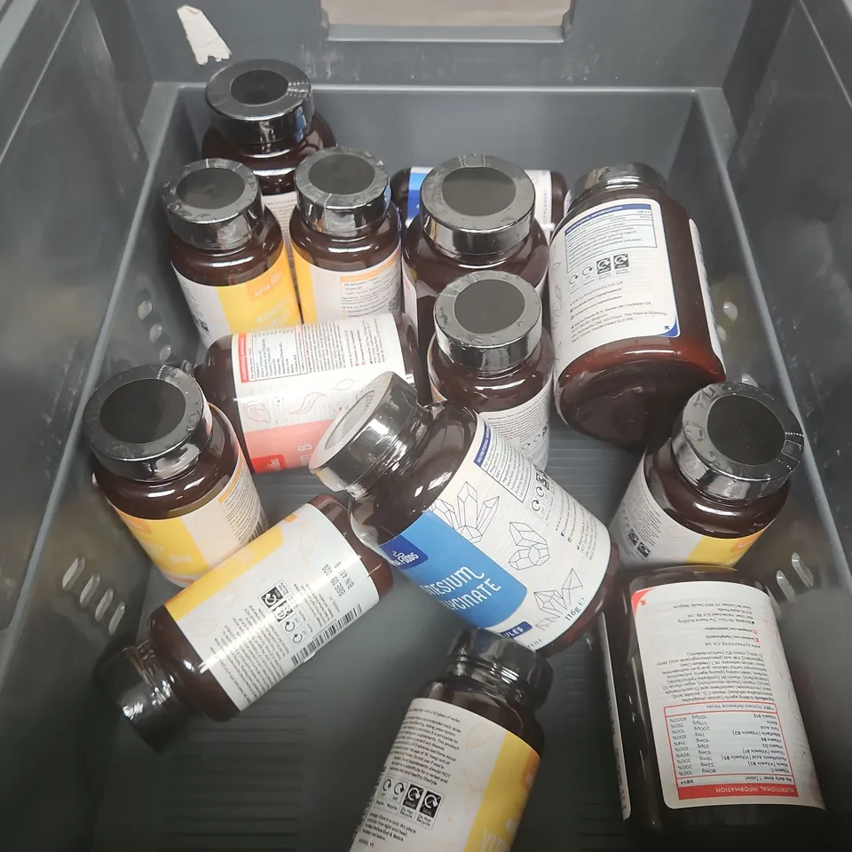 TOTE OF APPROXIMATELY 15 ASSORTED ALPHA FOODS PRODUCTS TO INCLUDE PRO BIO COMPLEX CAPSULES - MACA ROOT CAPSULES AND MAGNESIUM BISGLYCINATE CAPSULES