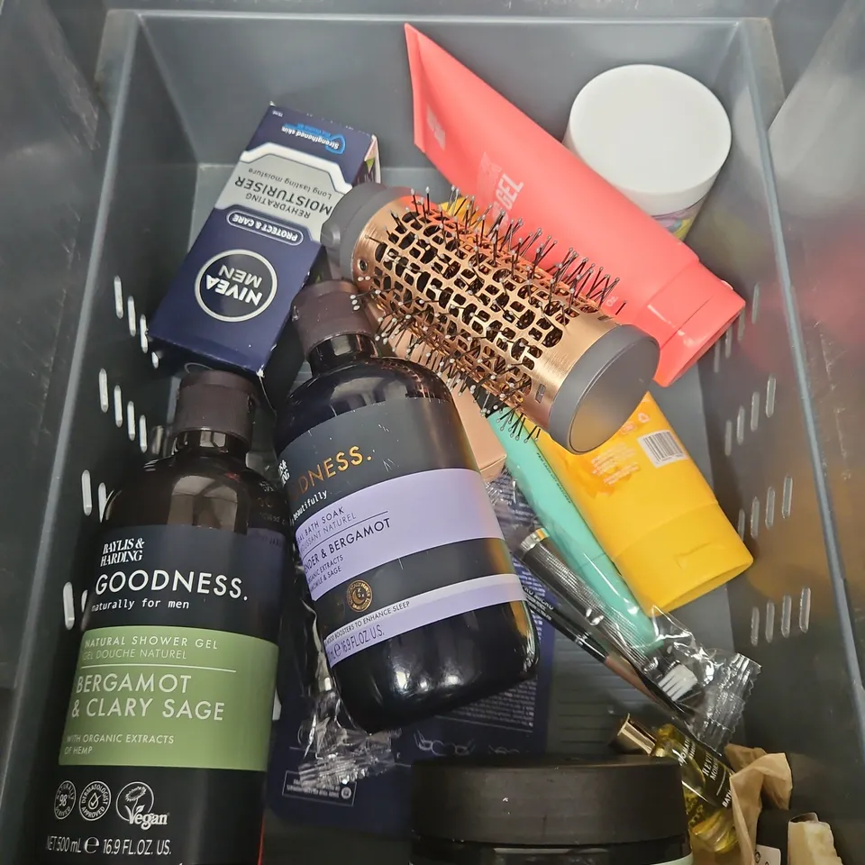 APPROXIMATEY 20 HEALTH AND BEAUTY PRODUCTS TO INCLUDE - DR SAUATCH SOAP - GOODNESS BODY WASH - THE BODY SHOP GINGER - ETC