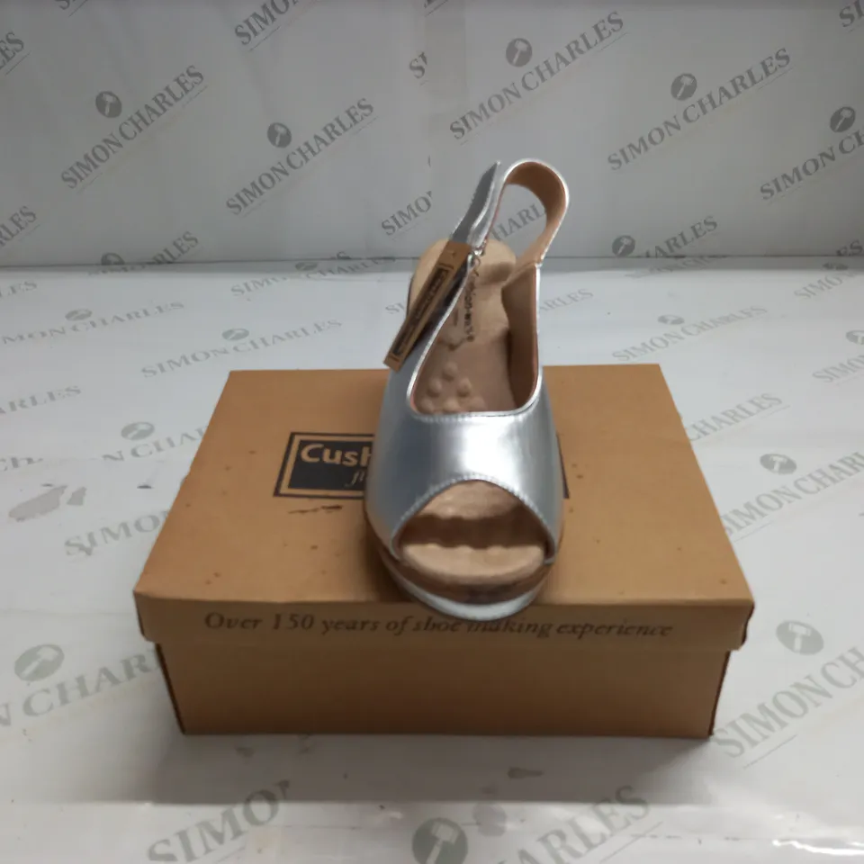 BOXED CUSHION WALK STRAPPD WEDGE SHOE - SILVER - SIZE 5