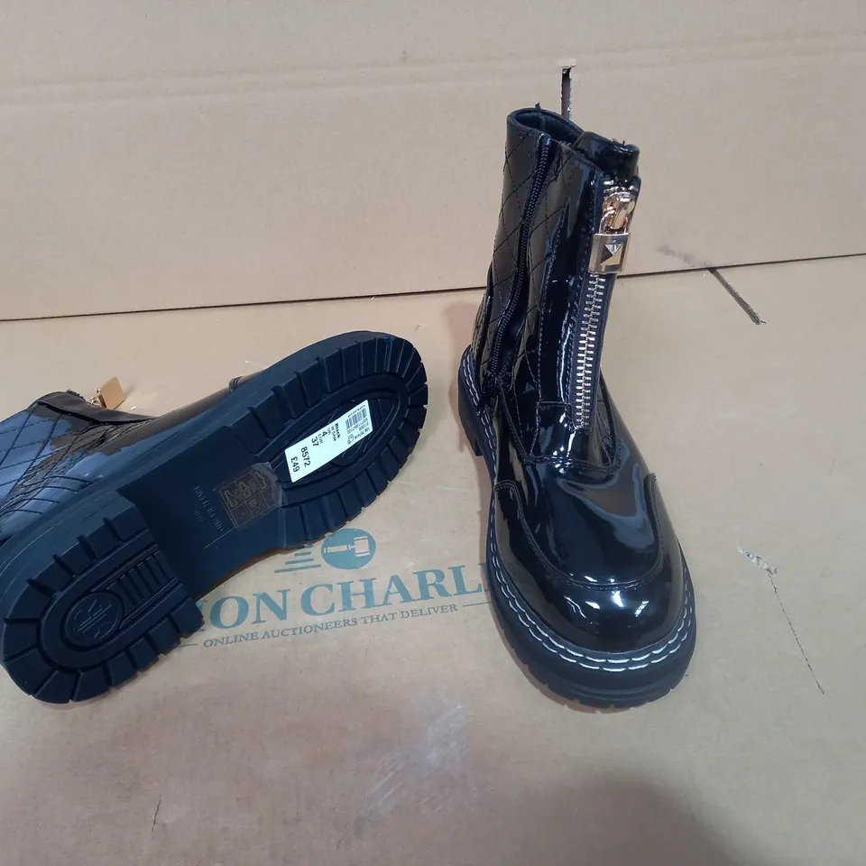 PAIR OF SIZE 4 RIVER ISLAND BLACK BOOTS 
