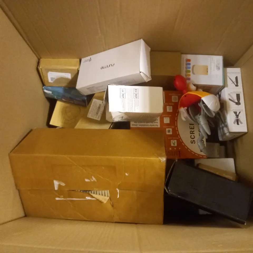 APPROXIMATELY 15 ASSORTED ITEMS TO INCLUDE CRAB TOY, TOUCH LAMP, ALL-IN CAPSULE, ETC