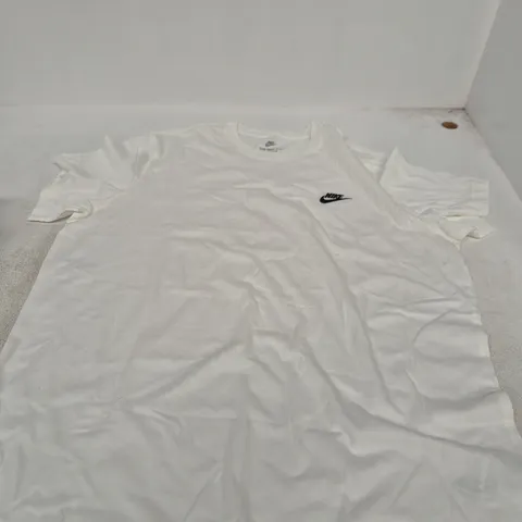 NIKE THE NIKE TEE WHITE T-SHIRT – UK XL