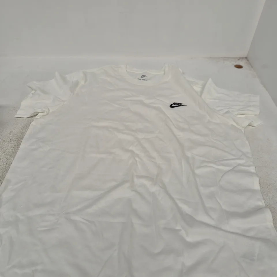 NIKE THE NIKE TEE WHITE T-SHIRT – UK XL