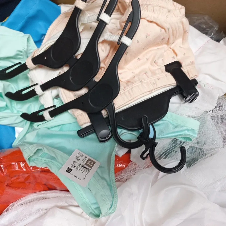 APPROXIMATELY 20 ASSORTED KID'S CLOTHING AND FASHION PRODUCTS IN VARIOUS STYLES AND SIZES - COLLECTION ONLY
