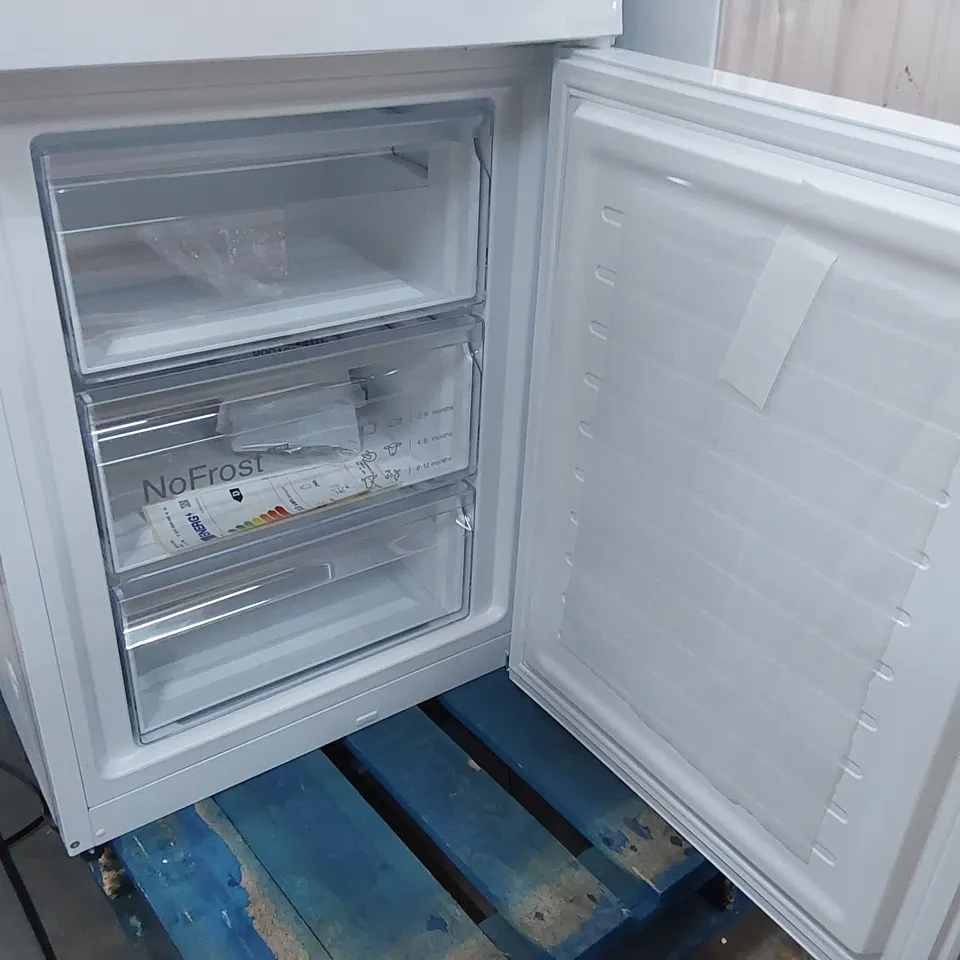 BOSCH SERIES 4 KGN392WDFG FREESTANDING 70/30 FRIDGE FREEZER, WHITE - UNPROCESSED RAW RETURN