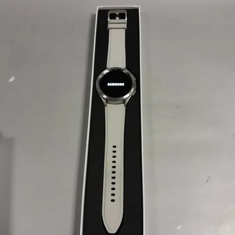 SAMSUNG GALAXY WATCH 4 46MM CLASSIC SILVER WITH GREY WRISTBAND 