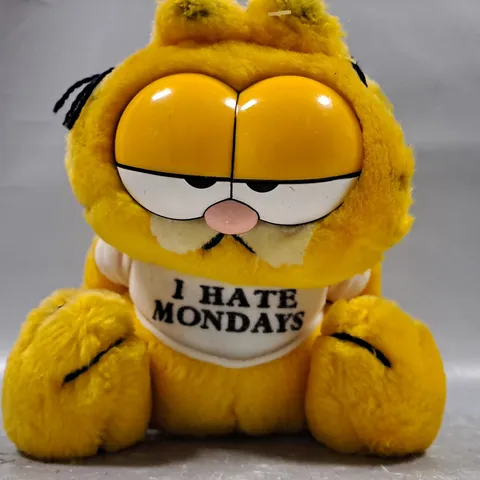 COLLECTIBLE VINTAGE GARFIELD PLUSH TOY - I HATE MONDAYS T-SHIRT