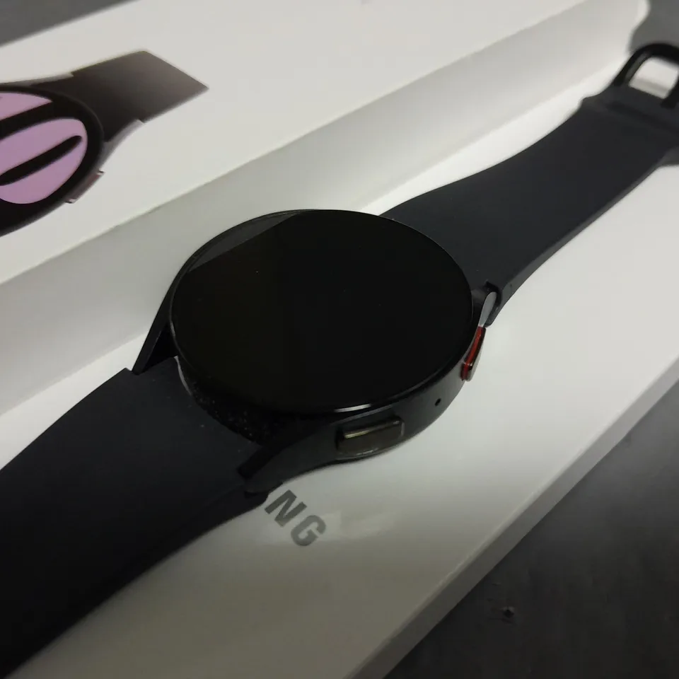 BOXED SAMSUNG GALAXY WATCH 6 SMART WATCH - SM-R935F 40MM