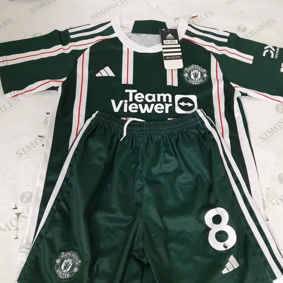 MANCHESTER UNITED FC AWAY SHIRT AND SHORTS WITH 8 B.FERNANDES SIZE 26
