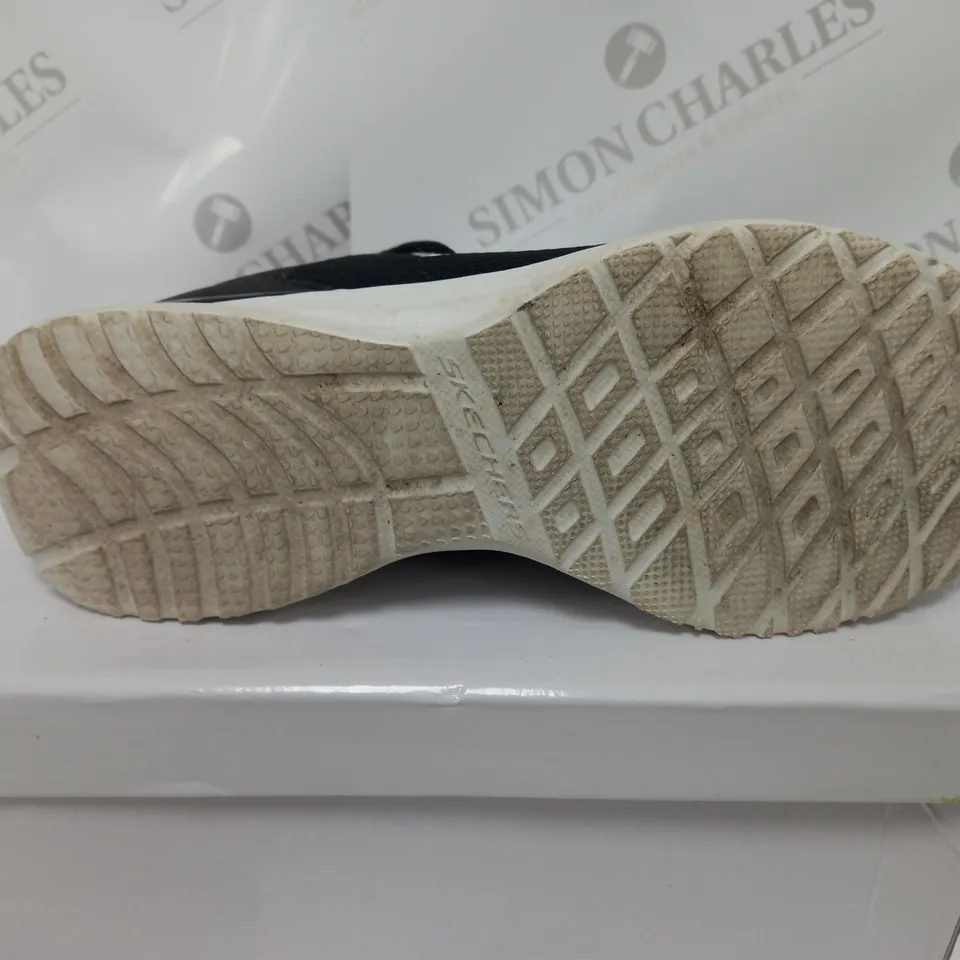 PAIR OF SKECHERS AIR DYNAMITE TRAINERS BLACK SIZE 4