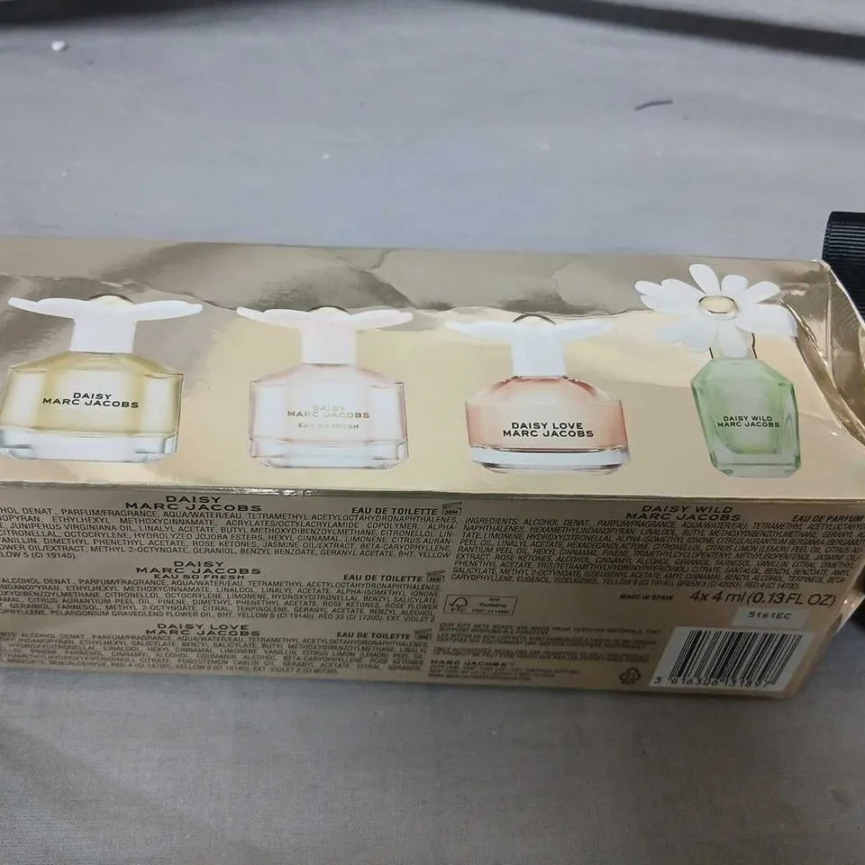 MARC JACOBS DAISY GIFT SET – 4 X 4ML MINI FRAGRANCES