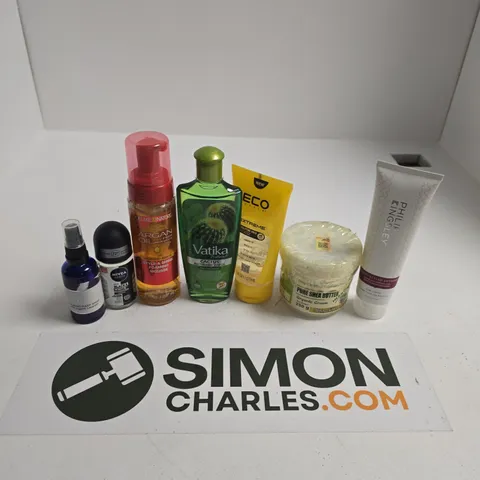 APPROXIMATELY 15 ASSORTED HEALTH & BEAUTY PRODUCTS TO INCLUDE ECO STYLE SCULPTING HOLD, CREME OF NATURE ARGAN OIL, PURE SHEA BUTTER, ETC - COLLECTION ONLY