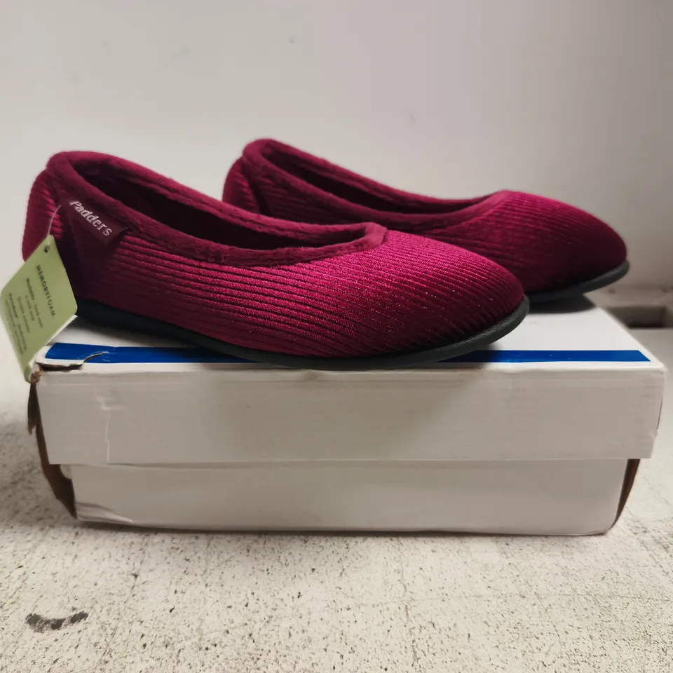 BOXED PAIR OF PADDERS BALLERINA SLIPPERS IN WINTER RED/SPARKLE CORD SIZE 5