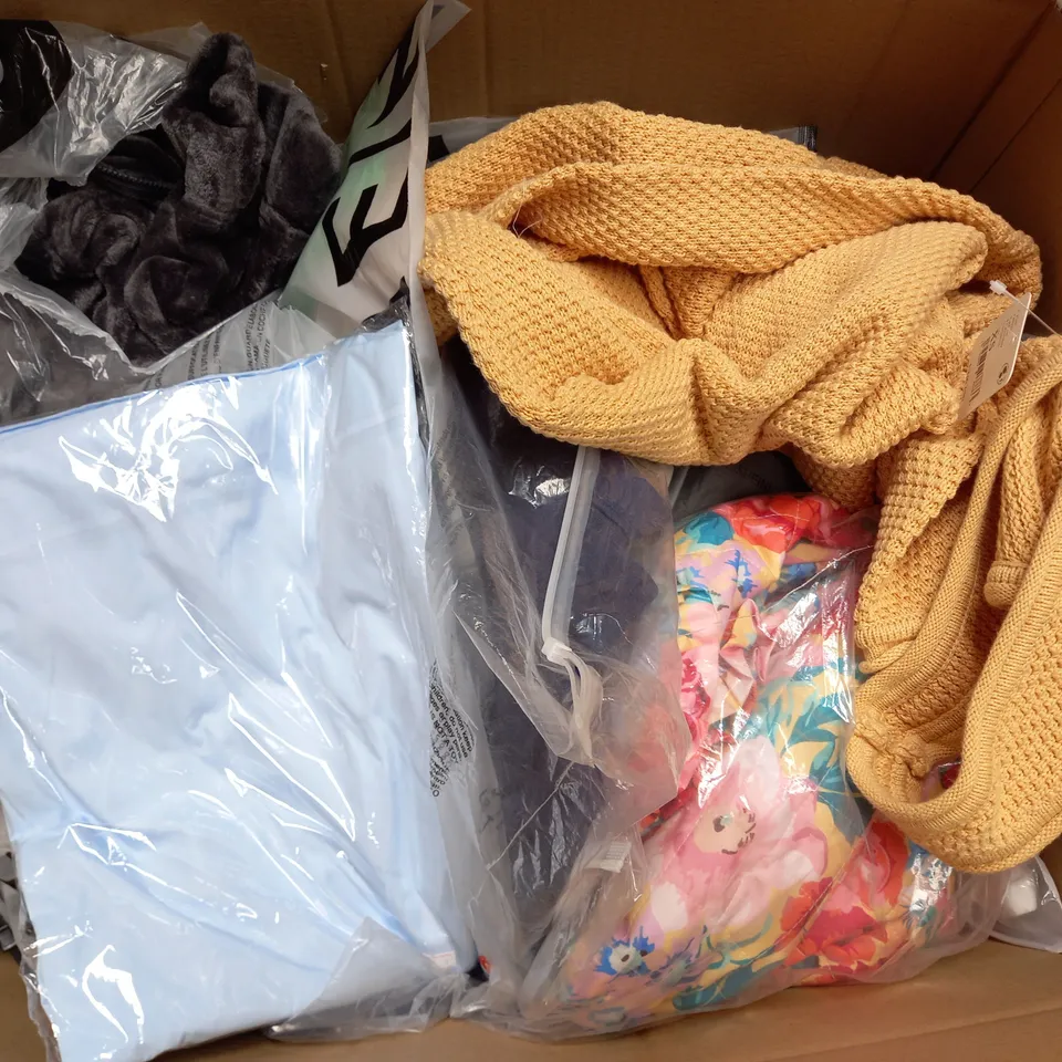 BOX OF APPROXIMATELY 25 ASSORTED CLOTHING ITEMS TO INCLUDE - BRA , SHORTS , SKIRT ETC