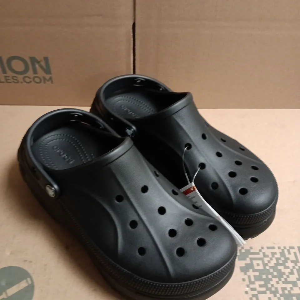 PAIR OF CROCS BAYA PLATFORM CLOGS - 8