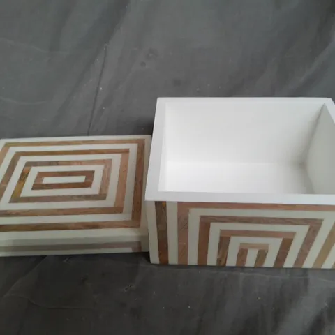 RESIN WOODEN BOX LINEAR DESIGN