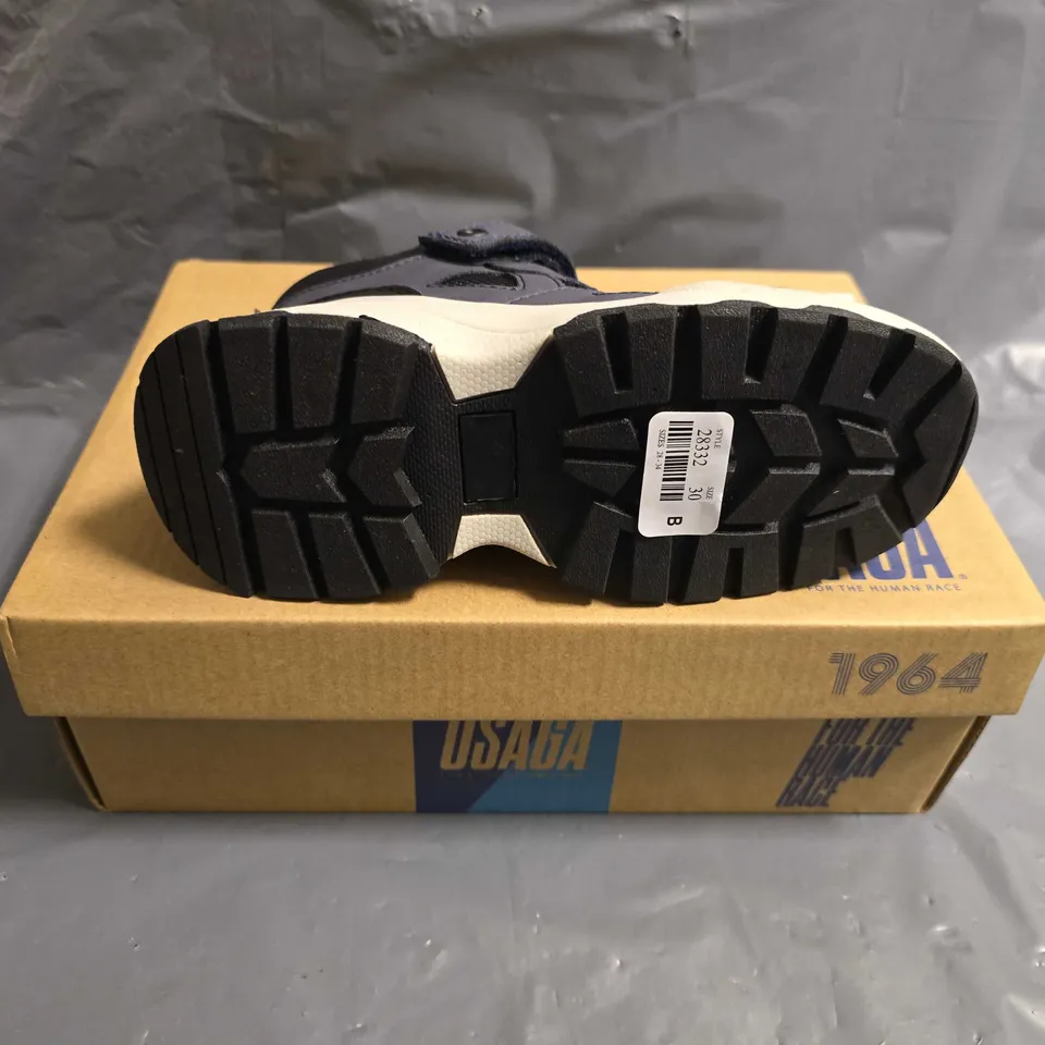 BOXED PAIR OF OSAGA KIDS WALKING SHOES - UK SIZE 30
