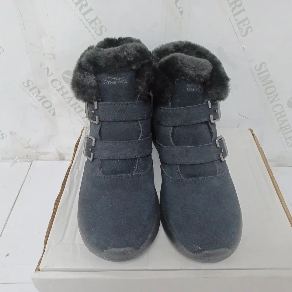 BOXED PAIR OF SKECHERS WINTER ON THE GO FAUX FUR TRIM BOOTS IN BLACK SIZE 5.5
