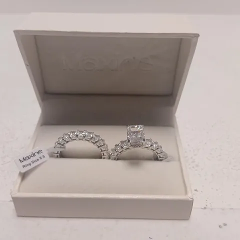 MAXINE RINGS SET – TWO CLEAR-STONE RINGS IN PRESENTATION BOX, US SIZE 8.5