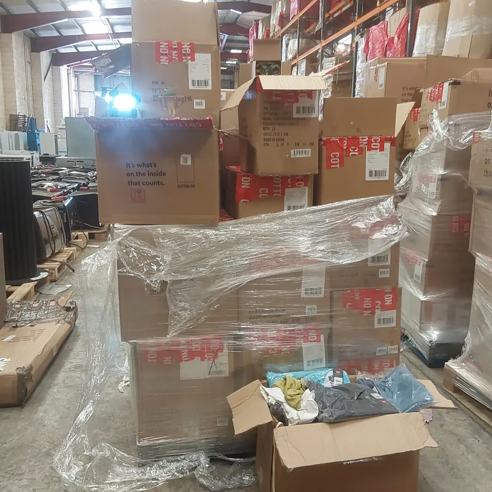 PALLET CONTAINING A VERY LARGE QUANTITY OF BRAND NEW ASSORTED ITEMS INCLUDING: TROPHY PLANTER ORNAMENTS, SCENTED CANDLES, JEANS, SHIRTS, CAR FRESHENERS ECT